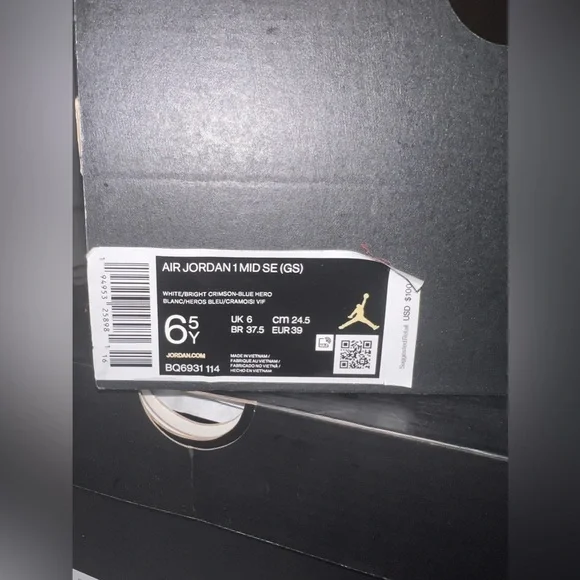 Air Jordan 1 Mids 6.5Y